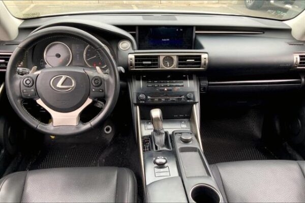 2014 Lexus IS 250 4dr Sport Sdn Auto AWD - Pre-Owned - Image 12