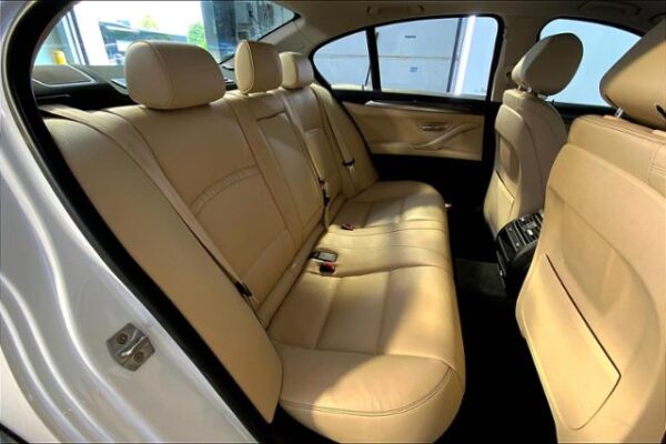 2016 BMW 5 Series 4dr Sdn 528i xDrive AWD - Pre-Owned - Image 17