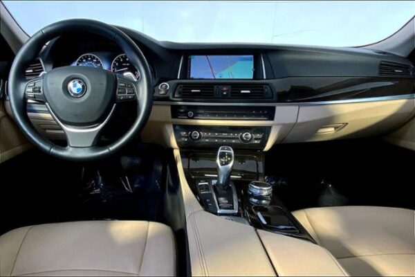 2016 BMW 5 Series 4dr Sdn 528i xDrive AWD - Pre-Owned - Image 14