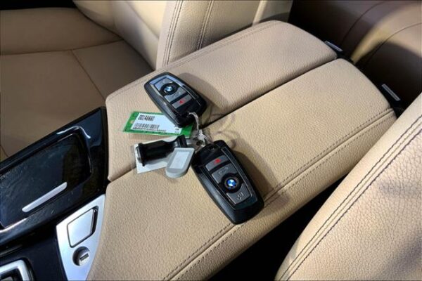 2016 BMW 5 Series 4dr Sdn 528i xDrive AWD - Pre-Owned - Image 13
