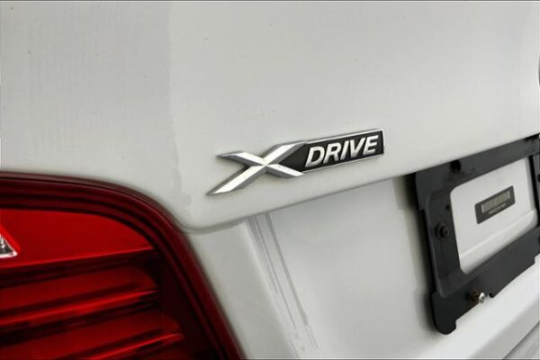 2016 BMW 5 Series 4dr Sdn 528i xDrive AWD - Pre-Owned - Image 28
