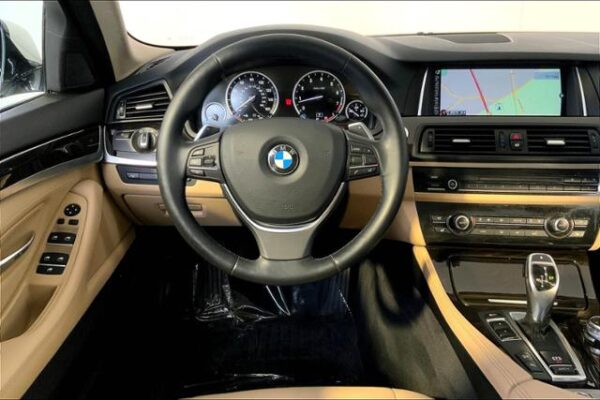 2016 BMW 5 Series 4dr Sdn 528i xDrive AWD - Pre-Owned - Image 5