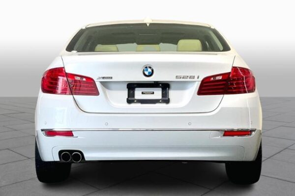 2016 BMW 5 Series 4dr Sdn 528i xDrive AWD - Pre-Owned - Image 4