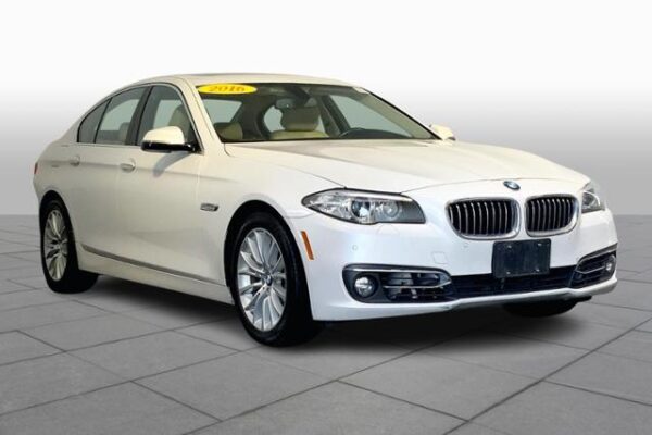 2016 BMW 5 Series 4dr Sdn 528i xDrive AWD - Pre-Owned - Image 2