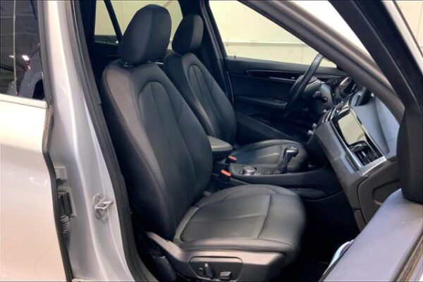 2018 BMW X1 sDrive28i Sports Activity Vehicle - Pre-Owned - Image 6