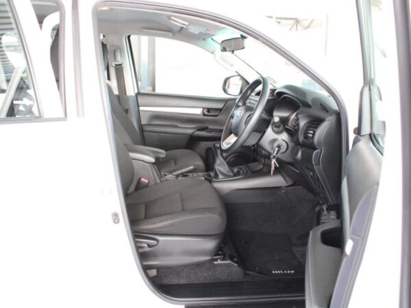 2019 Toyota Hilux 2.4GD-6 Double Cab SRX For Sale - Image 9