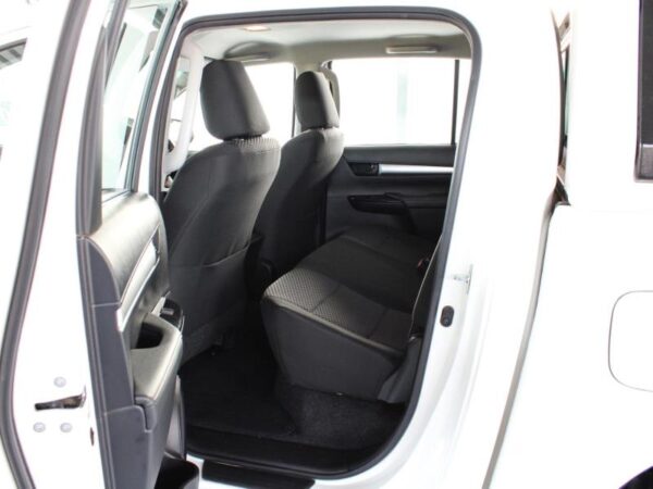 2019 Toyota Hilux 2.4GD-6 Double Cab SRX For Sale - Image 18