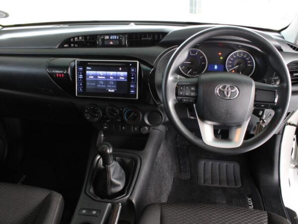 2019 Toyota Hilux 2.4GD-6 Double Cab SRX For Sale - Image 12