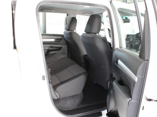 2019 Toyota Hilux 2.4GD-6 Double Cab SRX For Sale - Image 11