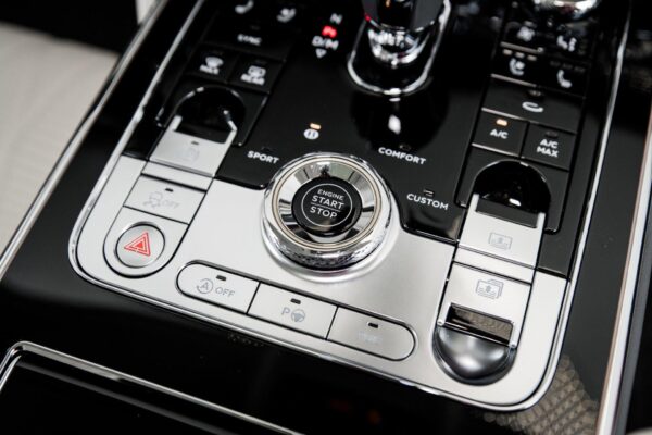 NEW 2022 BENTLEY FLYING SPUR V8 For Sale - Image 8