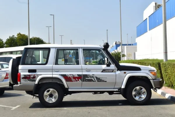 2022 TOYOTA LC 76 HARDTOP LIMITED V6 4.0L PETROL 5 SEATER MT - Image 6