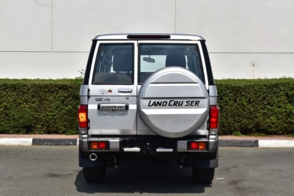 2022 TOYOTA LC 76 HARDTOP LIMITED V6 4.0L PETROL 5 SEATER MT - Image 8