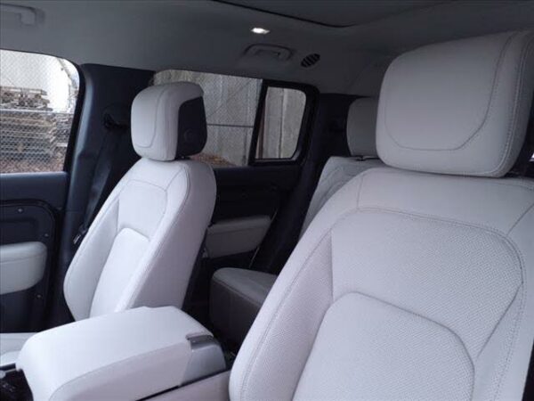 2023 Land Rover Defender SE For Sale - Image 6