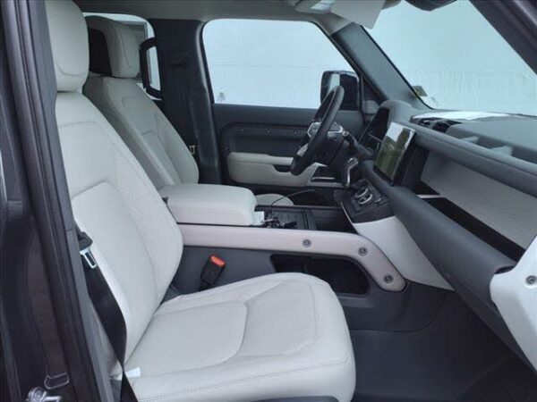 2023 Land Rover Defender SE For Sale - Image 4