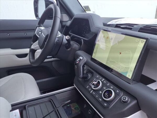 2023 Land Rover Defender SE For Sale - Image 18