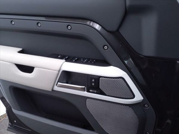 2023 Land Rover Defender SE For Sale - Image 12