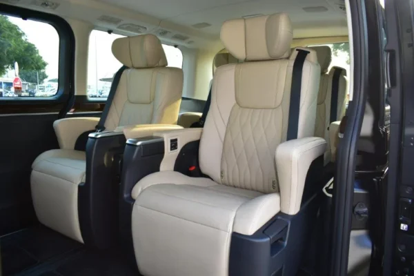2023 TOYOTA GRANVIA PREMIUM 2.8L DIESEL 6 SEAT AT - Image 5