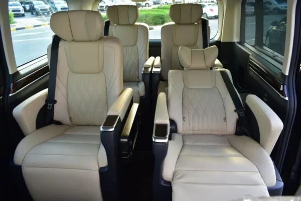 2023 TOYOTA GRANVIA PREMIUM 2.8L DIESEL 6 SEAT AT - Image 4