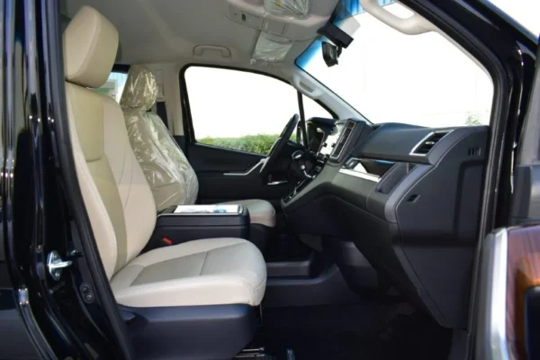 2023 TOYOTA GRANVIA PREMIUM 2.8L DIESEL 6 SEAT AT - Image 3