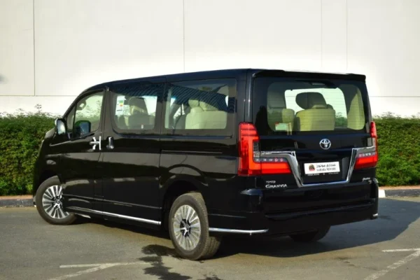 2023 TOYOTA GRANVIA PREMIUM 2.8L DIESEL 6 SEAT AT - Image 8