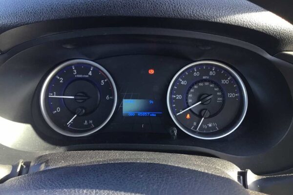 Toyota Hilux Diesel For Sale - Active Pick Up - 2.4 D-4D - Image 9