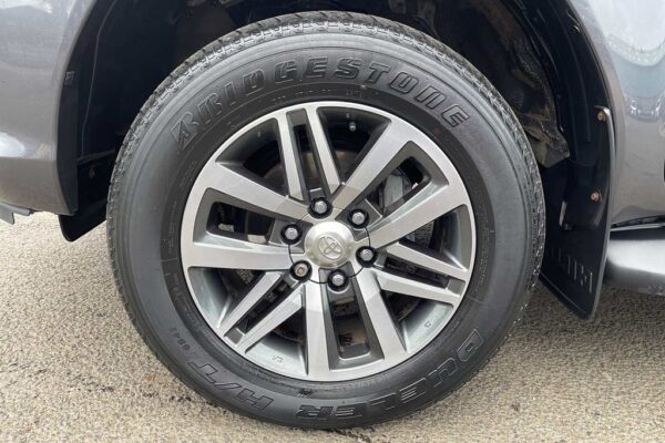 Toyota Hilux Diesel Invincible D/Cab Pick Up 2.4 D-4D - Image 11