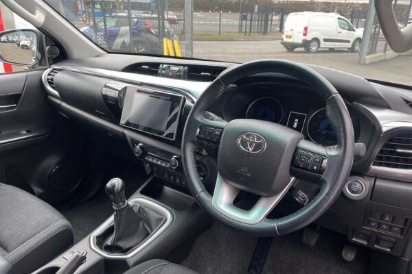 Toyota Hilux Diesel Invincible D/Cab Pick Up 2.4 D-4D - Image 8