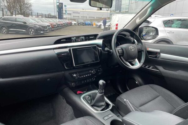 Toyota Hilux Diesel Invincible D/Cab Pick Up 2.4 D-4D - Image 6