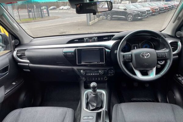 Toyota Hilux Diesel Invincible D/Cab Pick Up 2.4 D-4D - Image 5