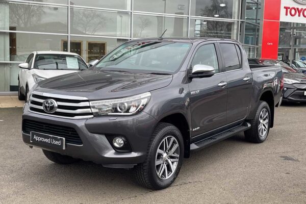 Toyota Hilux Diesel Invincible D/Cab Pick Up 2.4 D-4D - Image 2