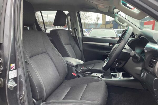 Toyota Hilux Diesel Invincible D/Cab Pick Up 2.4 D-4D - Image 18