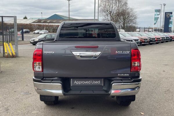 Toyota Hilux Diesel Invincible D/Cab Pick Up 2.4 D-4D - Image 15