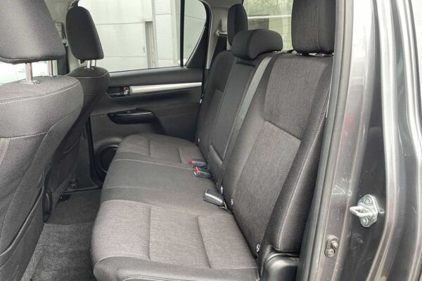 Toyota Hilux Diesel Invincible D/Cab Pick Up 2.4 D-4D - Image 14