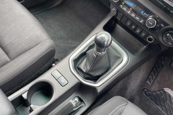 Toyota Hilux Diesel Invincible D/Cab Pick Up 2.4 D-4D - Image 13