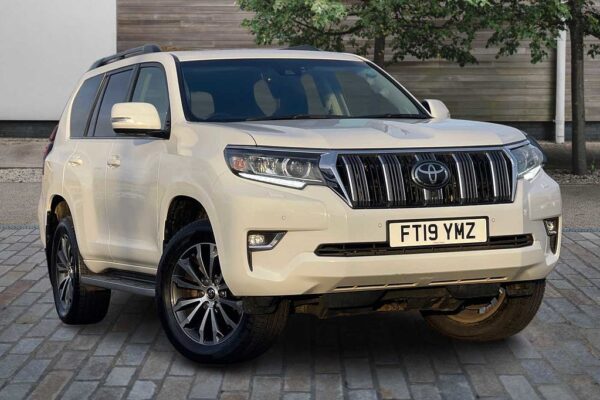 Toyota Land Cruiser 2.8 D-4D 204 Invincible 5dr Auto 7 Seats with Sunroof