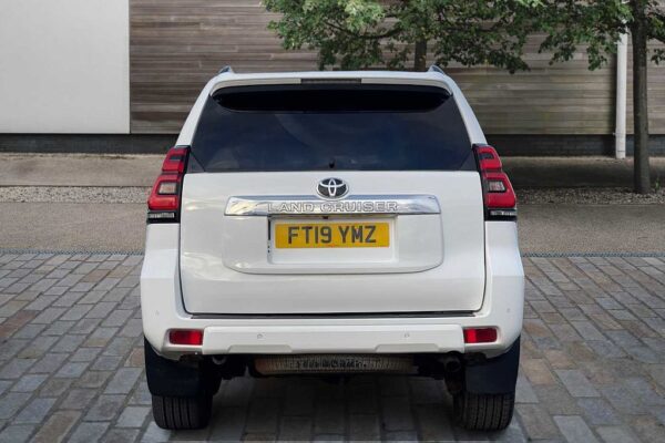 Toyota Land Cruiser 2.8 D-4D 204 Invincible 5dr Auto 7 Seats with Sunroof - Image 14
