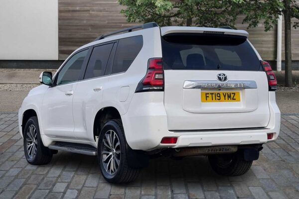 Toyota Land Cruiser 2.8 D-4D 204 Invincible 5dr Auto 7 Seats with Sunroof - Image 16