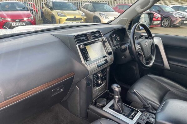 Toyota Land Cruiser 2.8 D-4D 204 Invincible 5dr Auto 7 Seats with Sunroof - Image 6