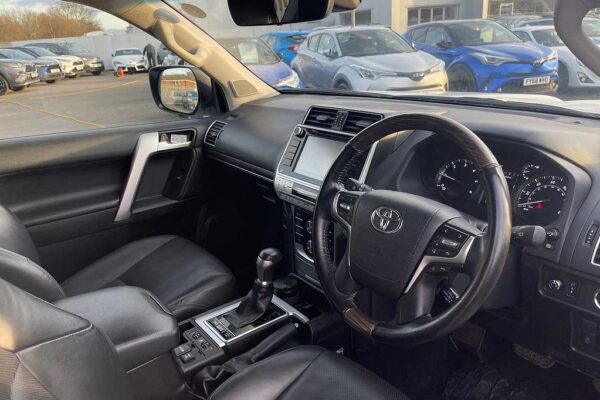 Toyota Land Cruiser 2.8 D-4D 204 Invincible 5dr Auto 7 Seats with Sunroof - Image 7