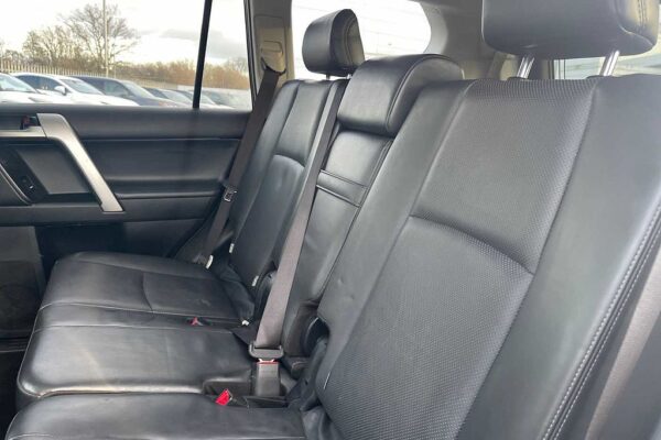 Toyota Land Cruiser 2.8 D-4D 204 Invincible 5dr Auto 7 Seats with Sunroof - Image 8