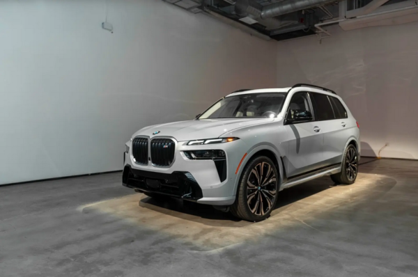 2023 X7 M60i SUV Authentic Car Right Hand Drive Vehicle - Image 6