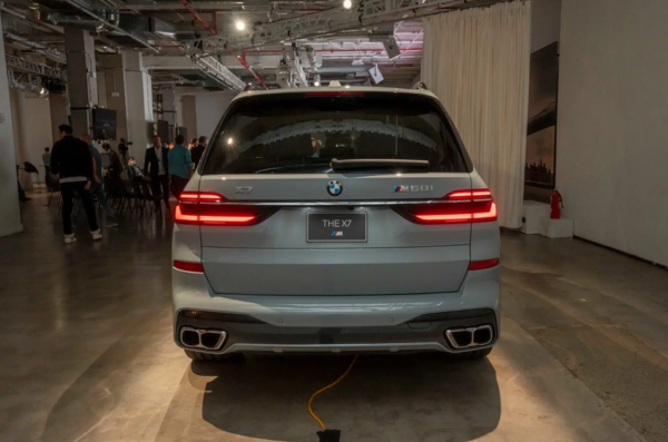 2023 X7 M60i SUV Authentic Car Right Hand Drive Vehicle - Image 2