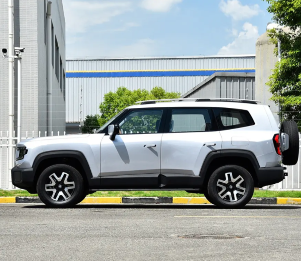 Deep Blue G318 Electric SUV 4WD New Energy Vehicle with Extended Range Hybrid 4 Seats and Deep Blue Paint - Image 5