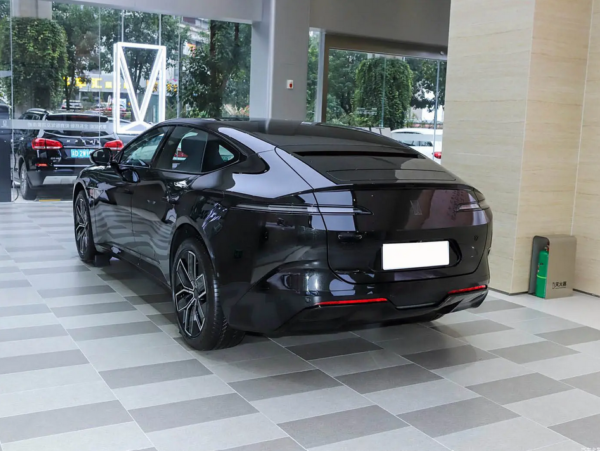 2025 Avatr 12 220Km/h High Safety Performance 705Km Range Awd Electric Car - Image 4