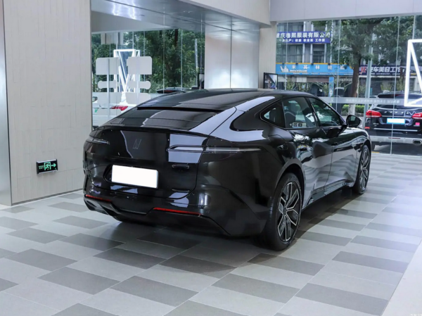 2025 Avatr 12 220Km/h High Safety Performance 705Km Range Awd Electric Car - Image 2