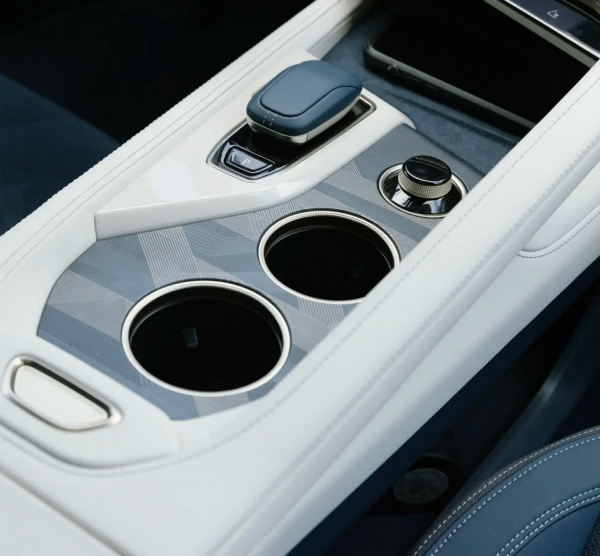 Zeekr 001 2025 Luxury Automobile Electric Car 750KM Long Range - Image 5