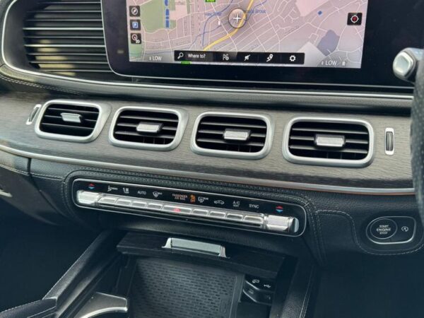 MERCEDES-BENZ - Image 5