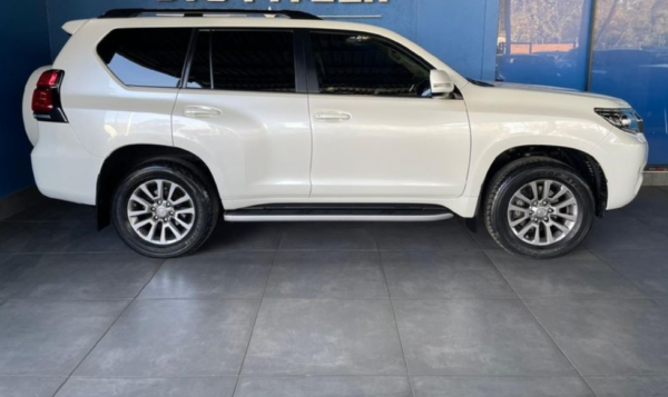 2021 Toyota Land Cruiser Prado 4.0 V6 VX Auto - Image 11
