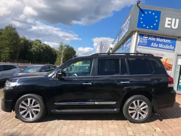 Toyota Land Cruiser 200 - Image 16
