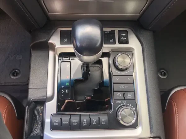 Toyota Land Cruiser 200 - Image 5